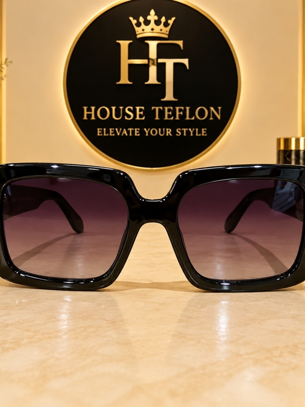 QUAY OVERSIZED BLACK SQUARE GRADIENT SUNGLASSES 56-19-147 - Picture 2 of 5